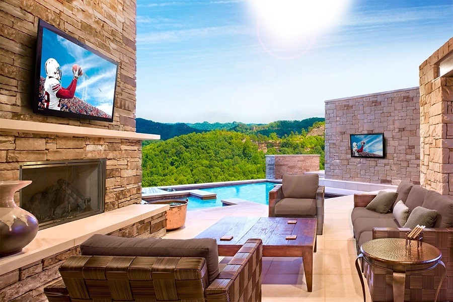 bring-your-backyard-to-life-with-an-outdoor-entertainment-system